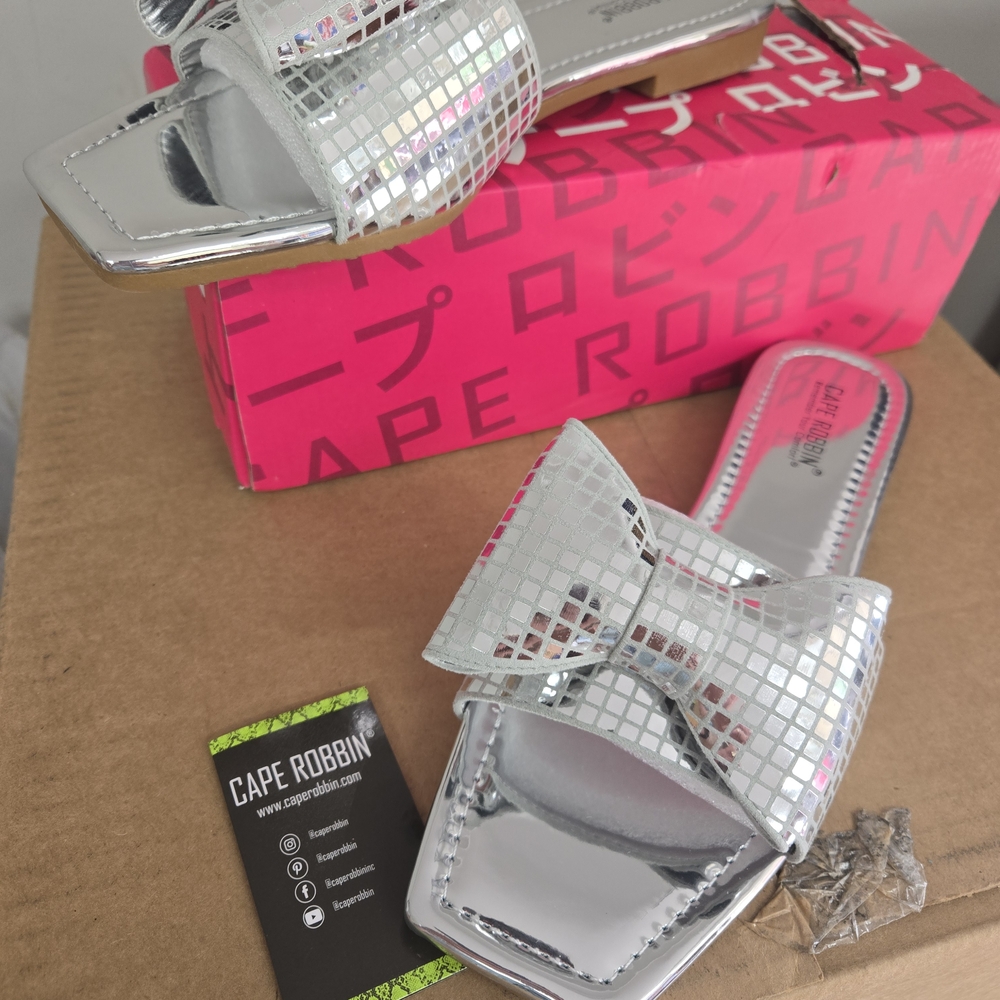 NWT Cape Robbin Silver Bow Slide Sandals Womens Size 11 - Picture 2 of 12